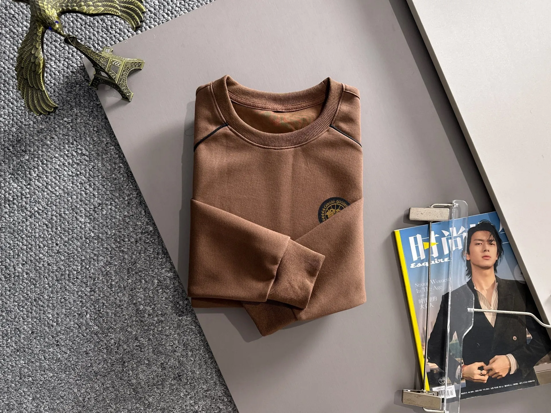 P360 Big Goose is the exclusive first release of 25ss new autumn and winter round neck long-sleeved sweatshirts for men and women. Many celebrities share the same style. Craftsmanship that cannot be copied by ordinary small workshops. We are not afraid of any challenges in terms of materials, detail restoration and craftsmanship, just to provide you with wonderful products. Compare the top original versions at will. No expense is spared just to do better. Unique imported fabric feel. Purely imported German machine production. Precision operation. Thousands of needles density. Full set of new accessories with three standards for simultaneous customization. The upper body is versatile and fashionable. A perfect choice for autumn and winter. A must-have item. Size chart: m-4XL (Please state your height and weight when placing an order.